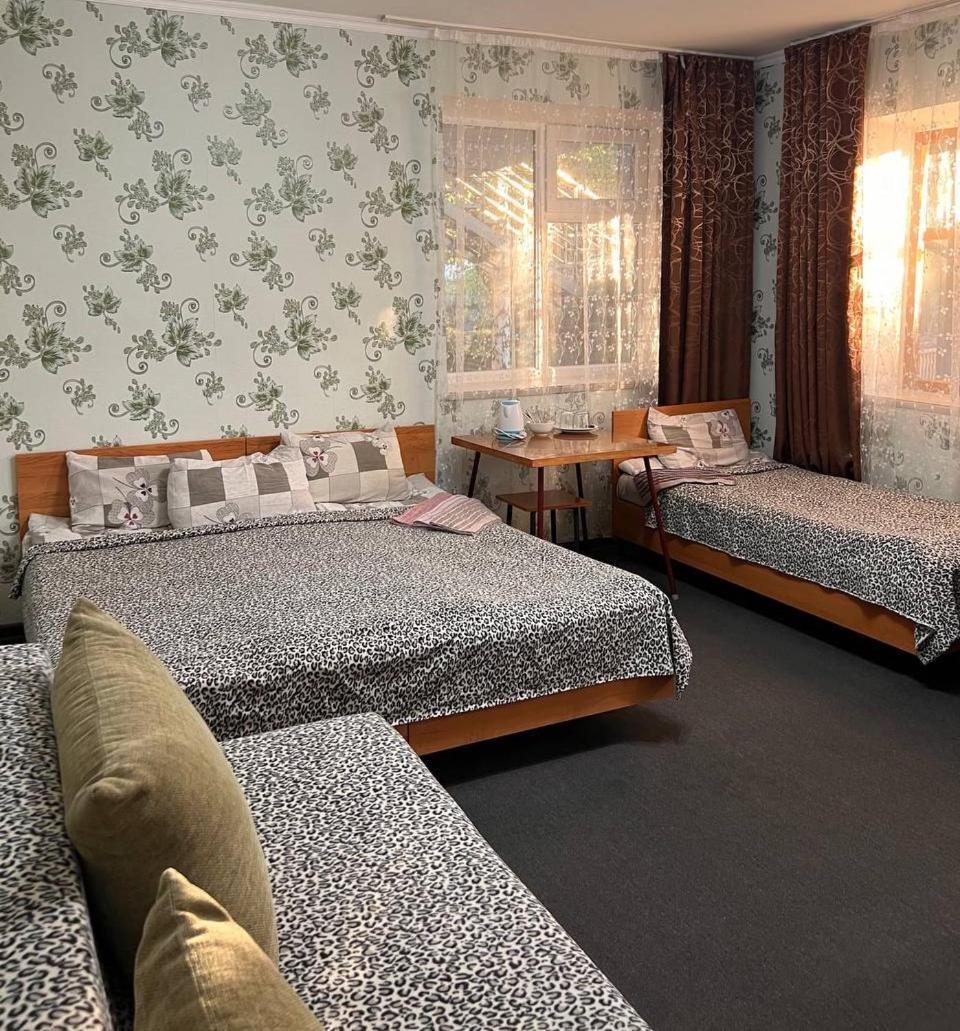 Podsolnukhi Guest House チョルポン・アタ エクステリア 写真