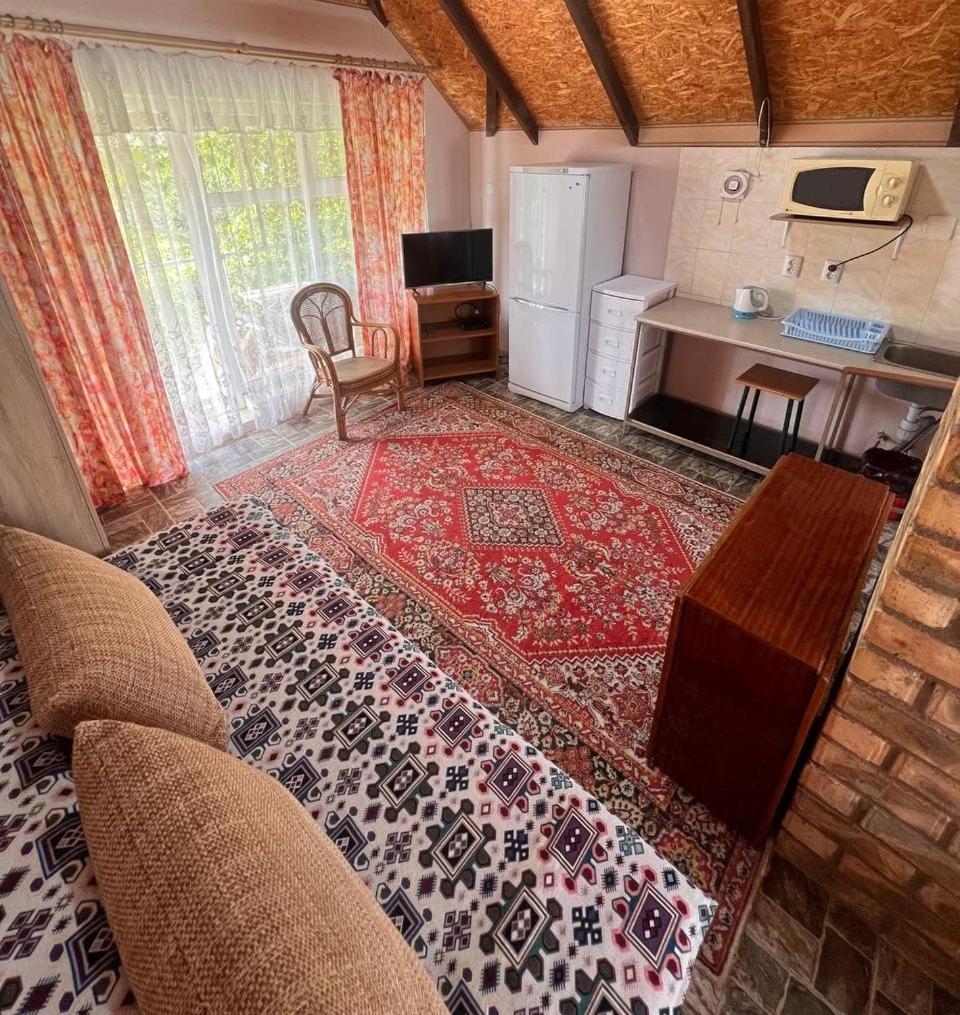 Podsolnukhi Guest House チョルポン・アタ エクステリア 写真