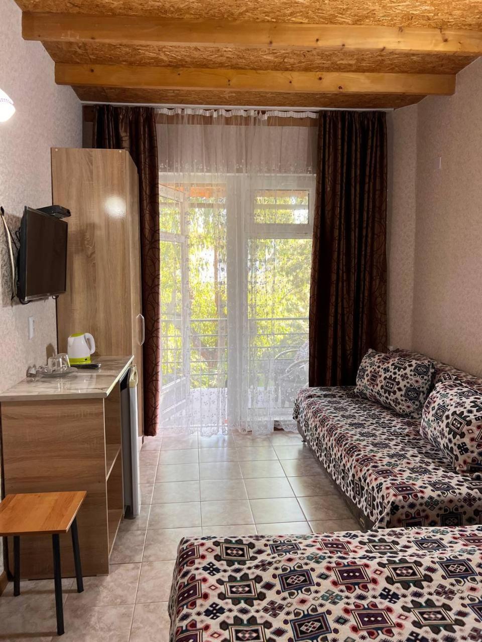 Podsolnukhi Guest House チョルポン・アタ エクステリア 写真