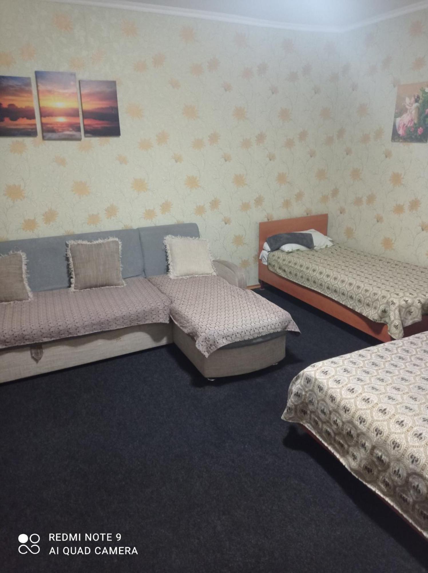 Podsolnukhi Guest House チョルポン・アタ エクステリア 写真